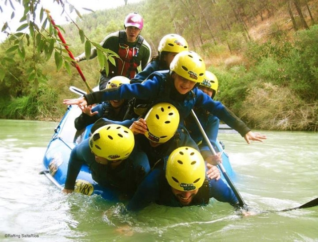 haciendo rafting